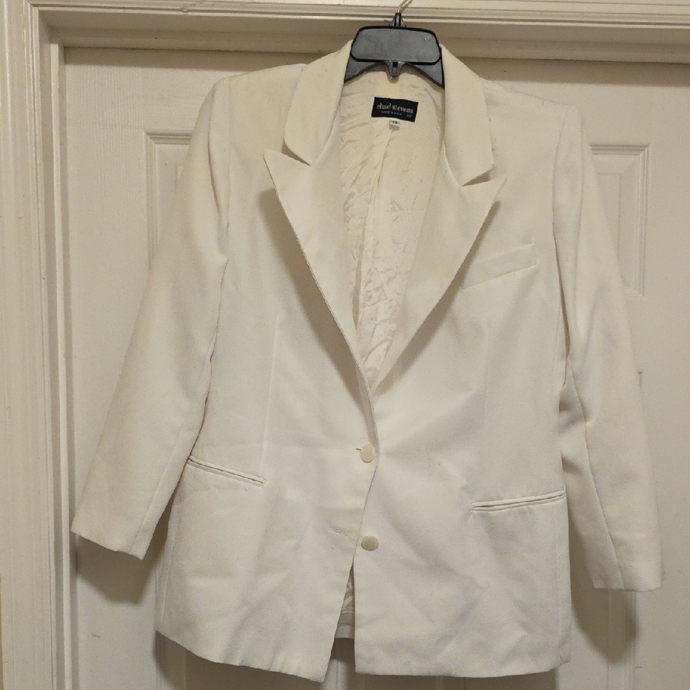 Chic White Blazer by Paul Harris